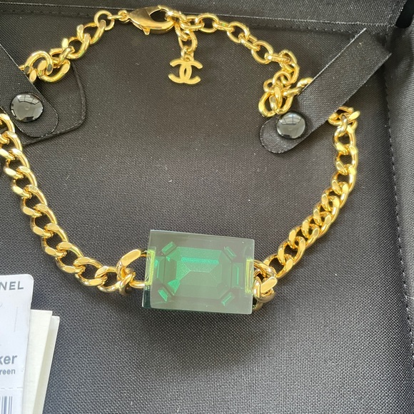 NIB CHANEL Emerald Green and Gold Choker - Picture 2 of 2